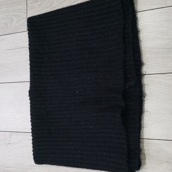 3/$25 warm tube scarf from H&M - Picture 7 of 8